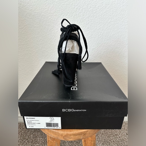 NWT, BCBG Ronny Lace Up Sandal, size 8.5 - Picture 3 of 8